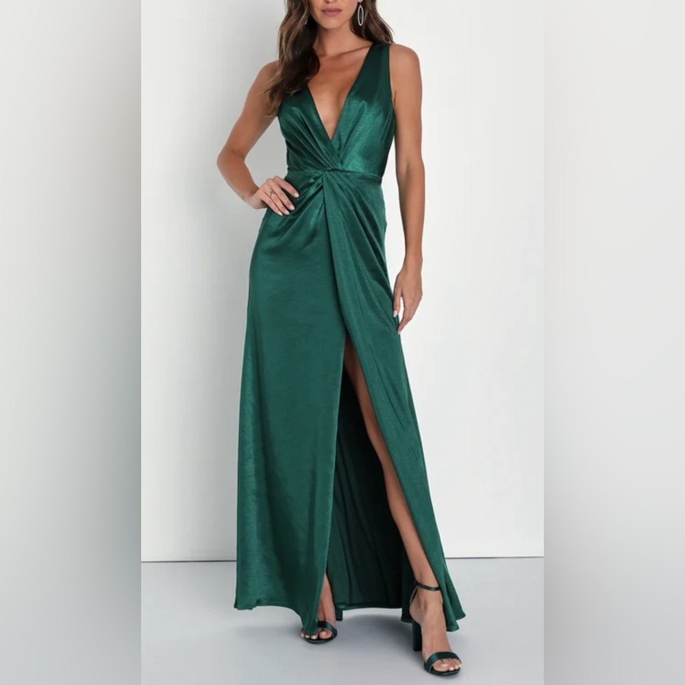 NWT Lulus size XS Perfect Refinement Emerald Satin Sleeveless Pleated Maxi Dress